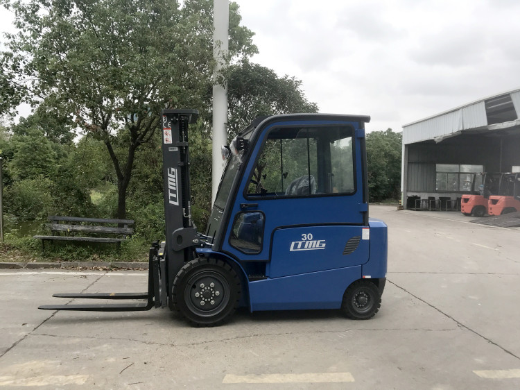 3000kg Electric Counterbalance Truck , Battery Power Lift Truck For Factory