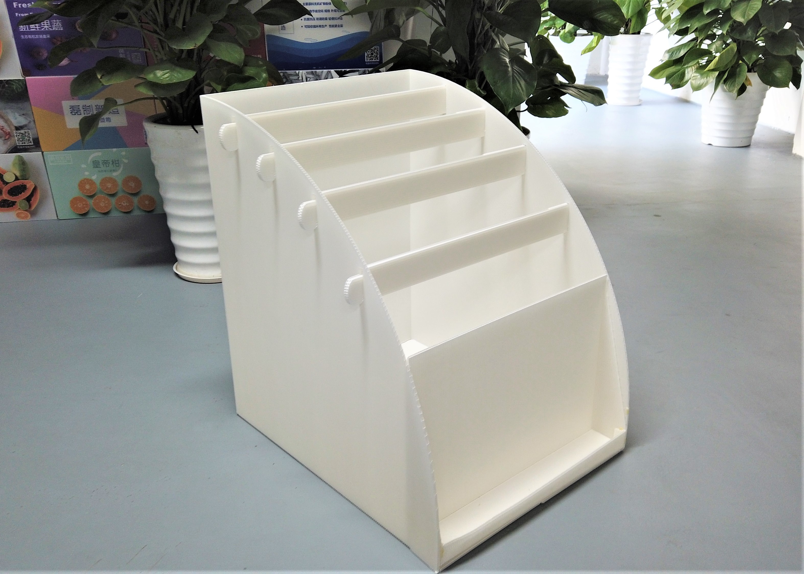 DS-002 Newspaper Retail Corrugated Plastic Display Anti Collision