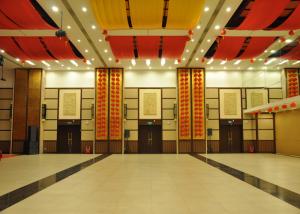 China Dancing Room Movable Walls Room Folding Sound Proof Partitions 85mm Panel wholesale