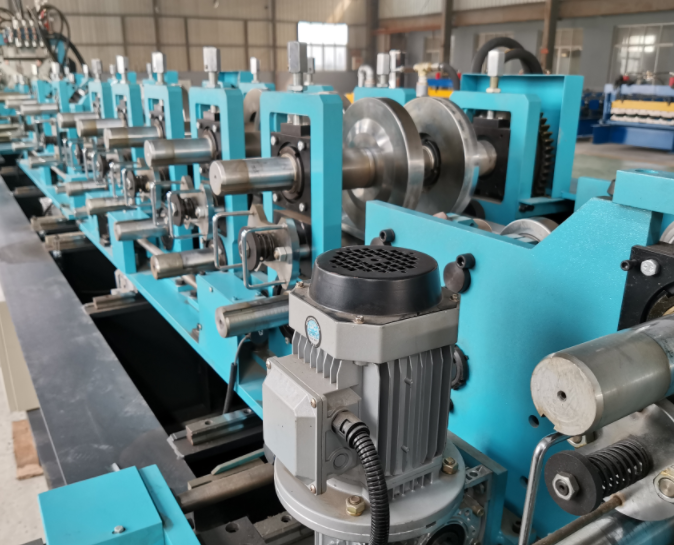 10m/Min CZ Purlin Roll Forming Machine PLC Control 14 Raws