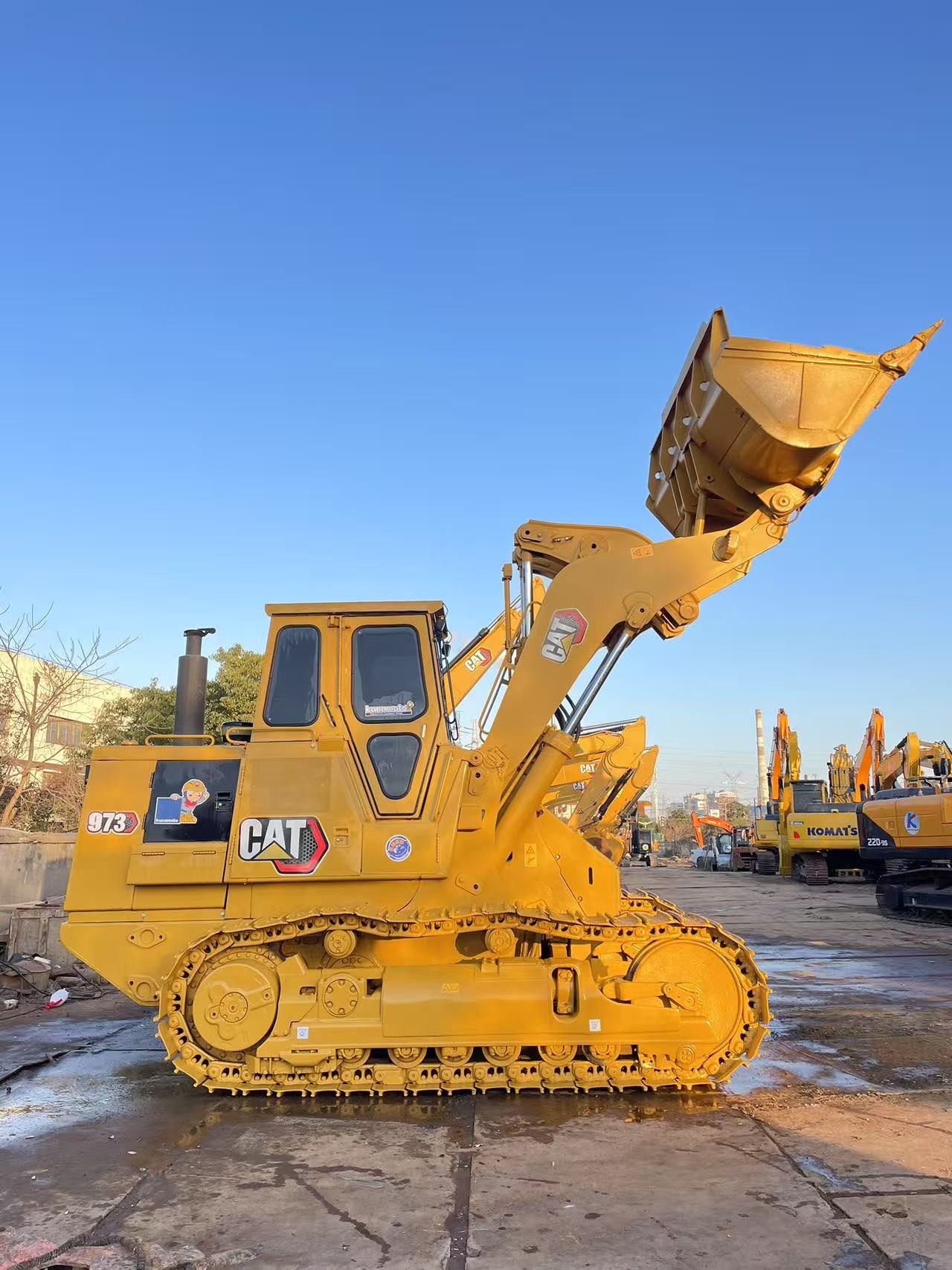 Repaint Color Used Caterpillar 973 Crawler Loader In Excellent Condition