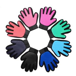 China Size 17 * 23cm Pet Glove Brush , True Touch Pet Glove Massage Eco - Friendly wholesale