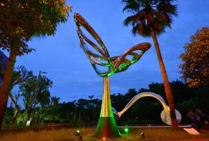 China Modern Large Outdoor Sculpture , Mirror Polished Stainless Steel Art Sculptures wholesale