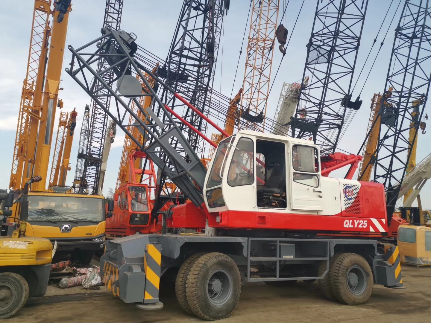 Low Fuel Consumption QLY25 Used Hydraulic Truck Cranes