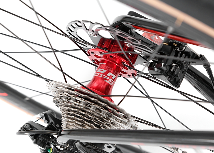 Men's V Brake Carbon Fiber Road Bike with Shimano 105/R7000-22S Derailleur Lever and 22 Speed on Carbon Frame 700c
