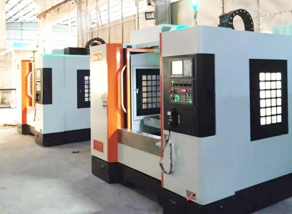 Linearway Vertical Taiwan CNC Machining Center Heavy Cutting Human Friendly