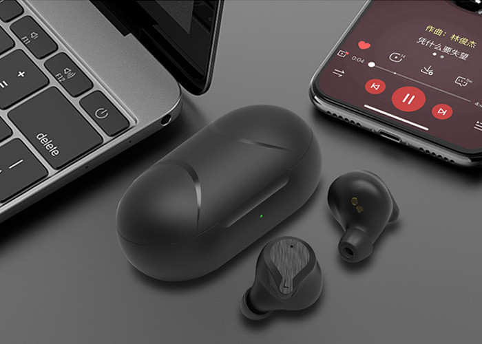 Q10 Black Color True Wireless Stereo Earbuds 550mAh Charing Box For Mobile Phones