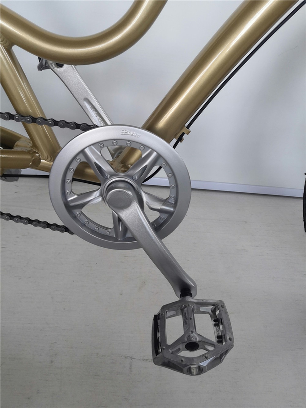 26x3 inch Unisex Step Through Aluminum Frame 3 Speed Beach Cruiser Bike for Rent in USA