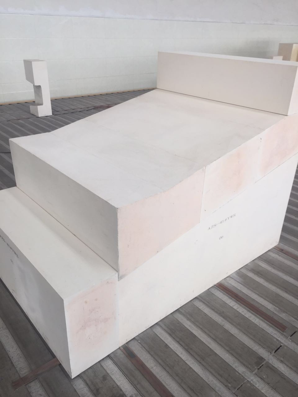 45-50% Al2O3 Content Fused Zirconia Corundum Tiles for Glass Melting Furnace Bottom