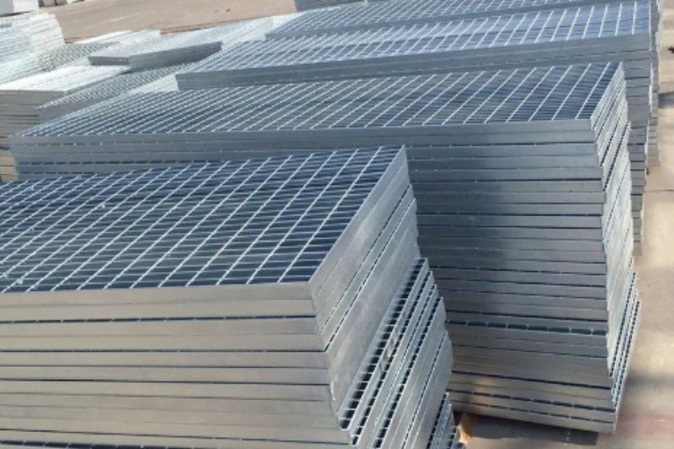 Customized Serrated Steel Grating Hot Dipped Galvanized Metal Bar Grating