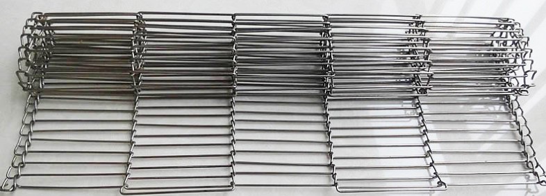 SS304 SS316 Flat Mesh Type Conveyor Belt Wire For Chocolate Biscuit Conveying