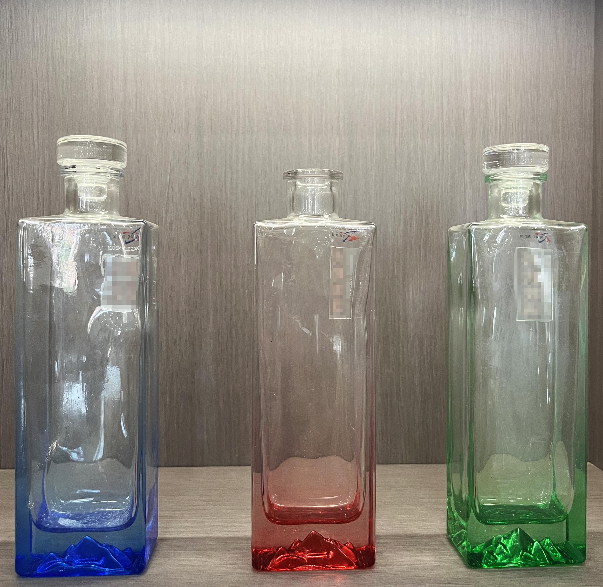 500ml 700ml Round Shape Glass Whiskey Bottle for Mountain Wine Vodka and Gin Customized