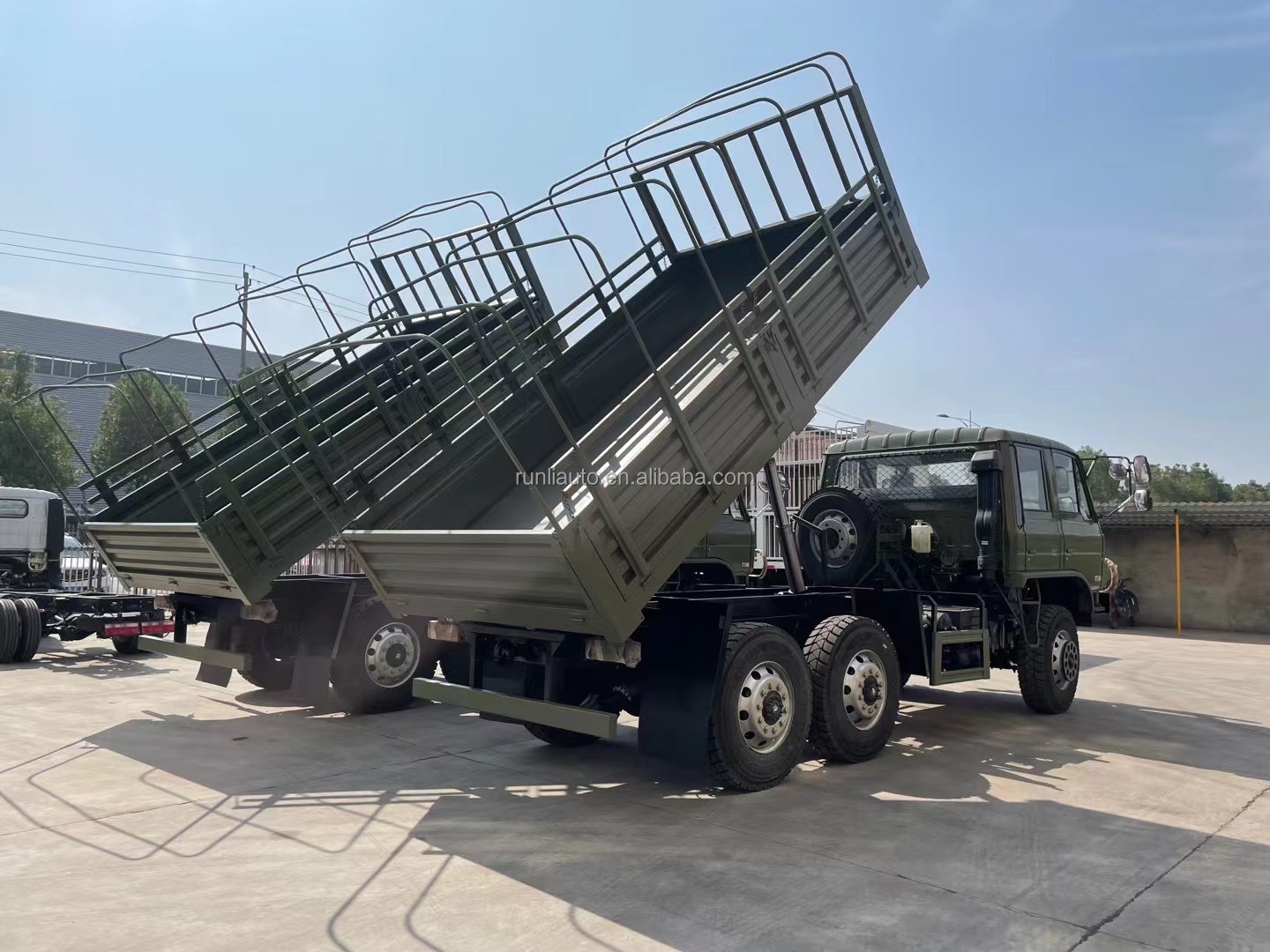 Manufacture Dongfeng China 6x6 off Road Armed Personnel Carrier Truck