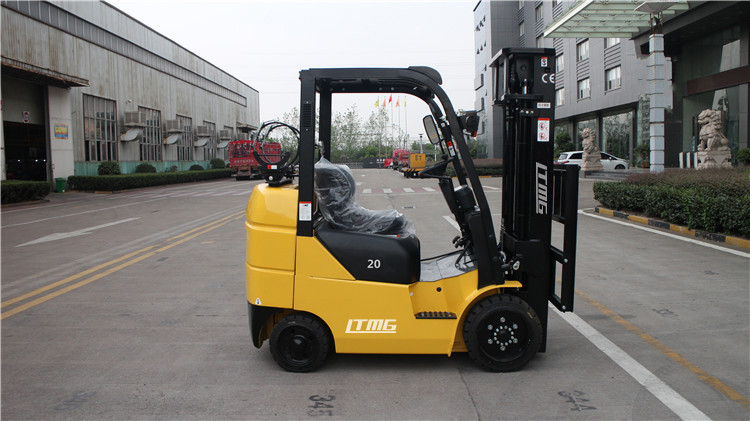 4500mm Triplex Mast Container Lifting Forklift , 2 Ton Propane Gas Forklift