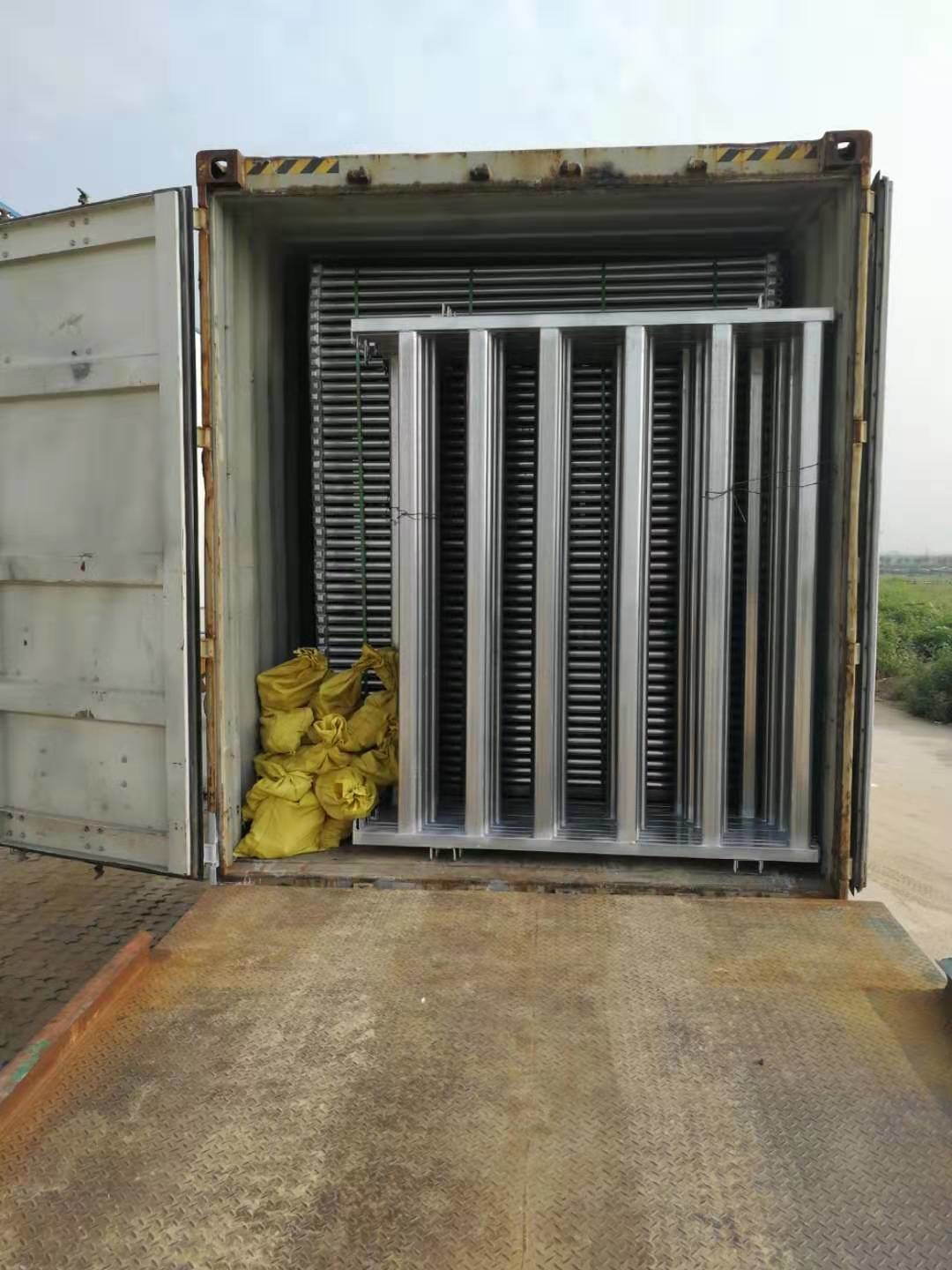 6 Bar Oval Livestock Equipment Portable Cattle Yard Panels Heavy Duty By 1820X2100mm