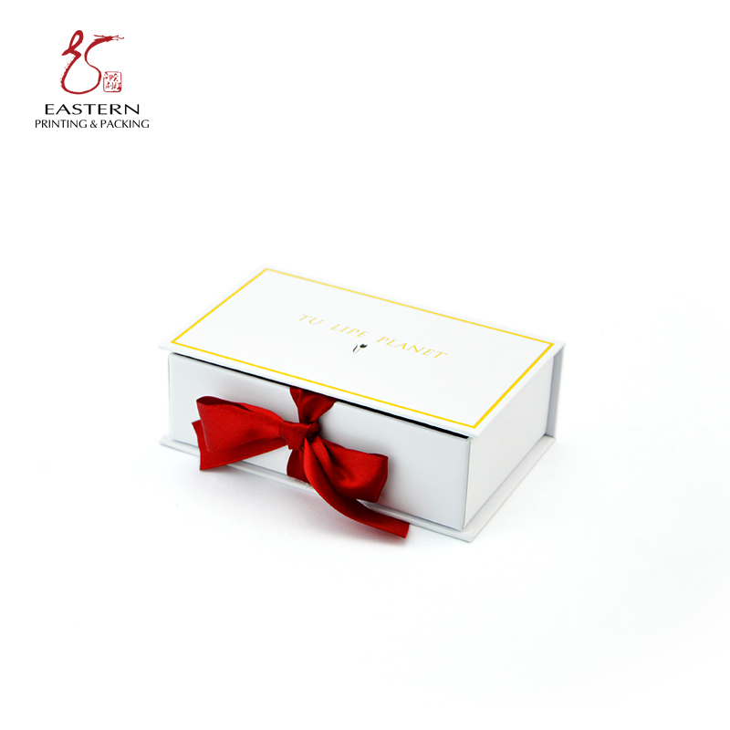 Matte Lamination Cardboard Gift Packaging Box for Luxury Gifting Experience | Foil Stamping Gift Boxes