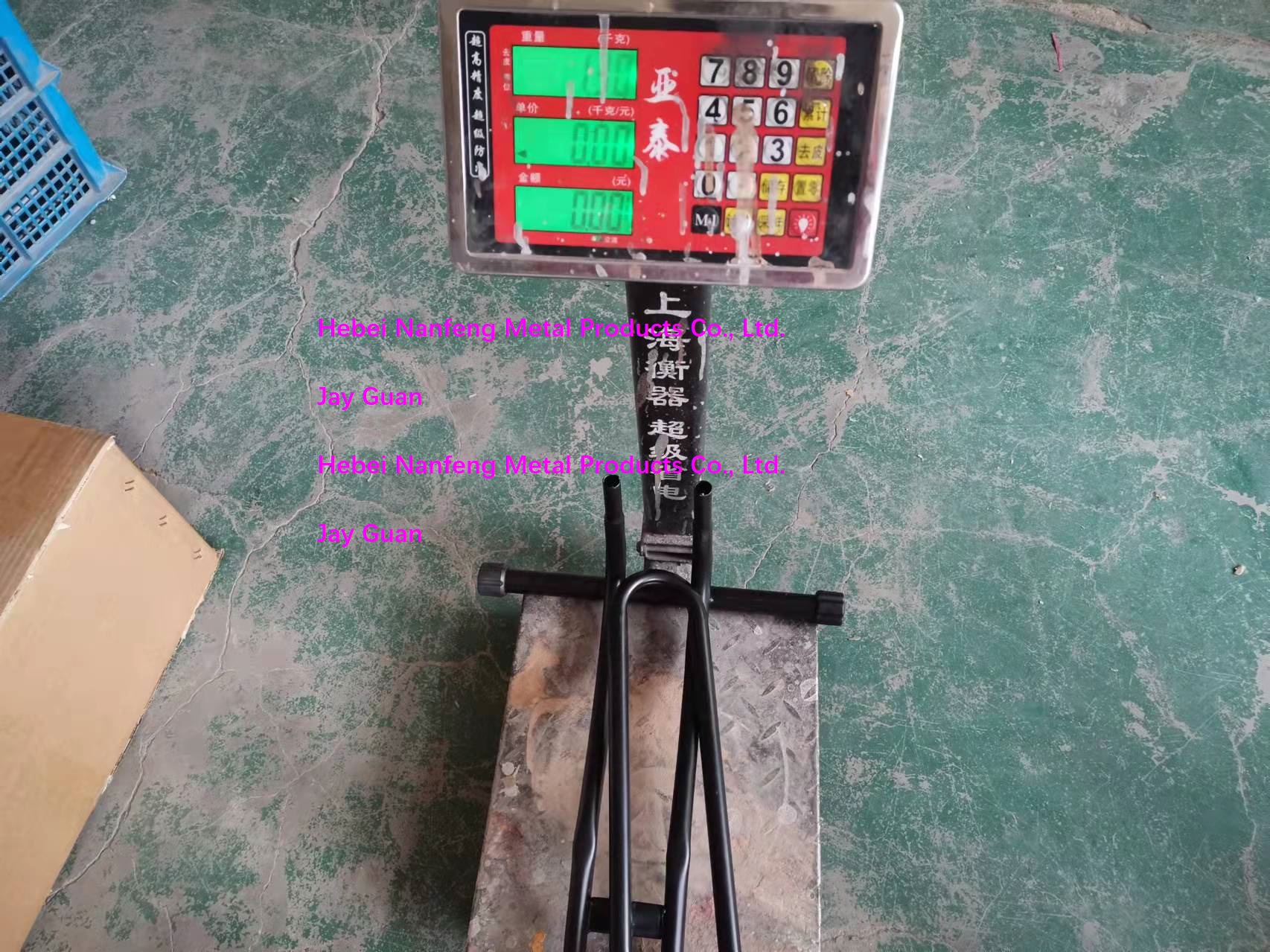Space-Saving Bike Floor Stand Black Bike Rack for Garage Certificate ISO9001 2015