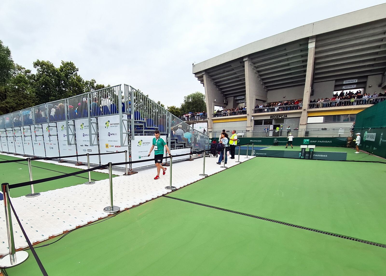 High-Density Polyethylene Portable Event Flooring Weather Resistant And Fire Resistant