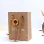 ISO 15x8x20cm Screen Printing Present Paper Bags With Flower