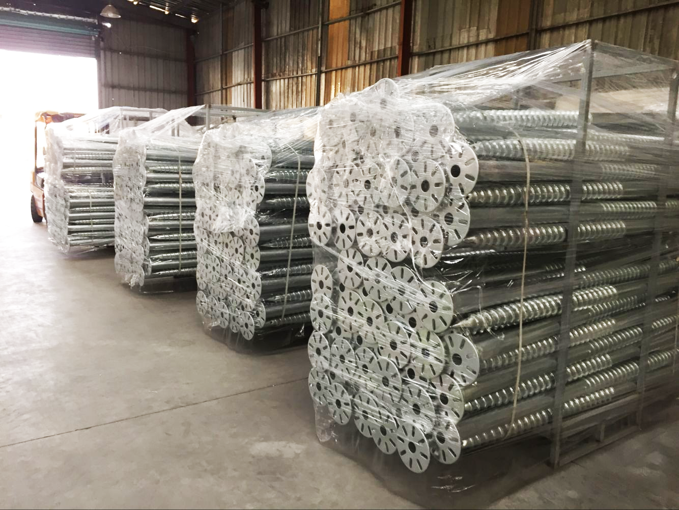 Ground Mounting System for Solar Farms ISO9001/CE Certified and 25 Years Service Life