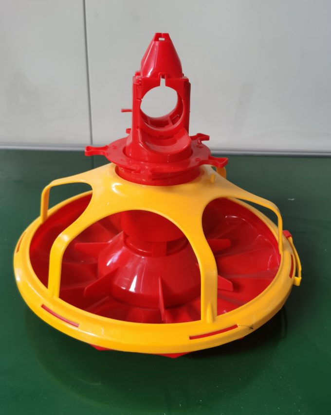 2.5 Quarts Round Poultry Food Dish 6