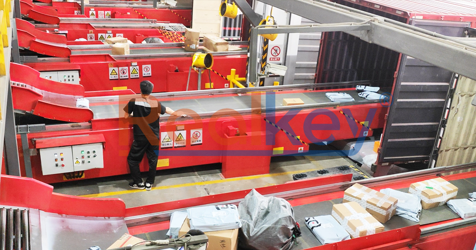 Bidirectional Telescoping Belt Conveyor Extendable Conveyor System Labor Saving