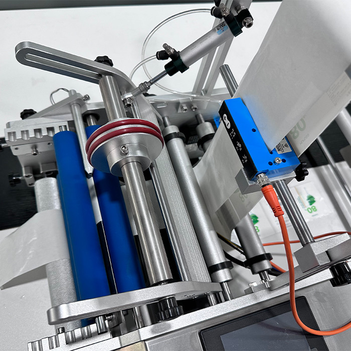 PLC Semi Automatic Labeling Machine 220V 50HZ Power Stainless Steel Material