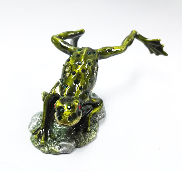 Leaves the frog shape trinket box with rhinestone for lovely jewelry box