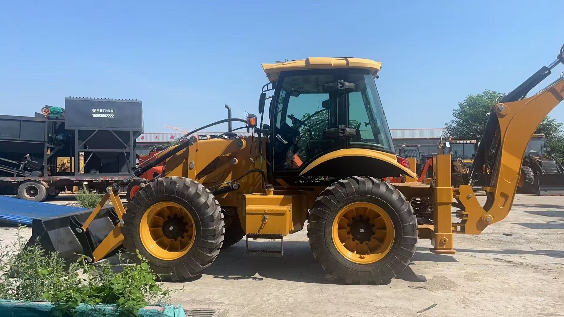 The CAT430F Backhoe Loader Has Excellent Excavation And Loading Capabilities