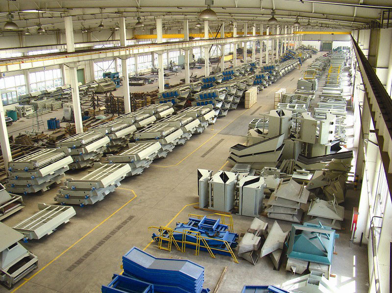 Low Noise Vibrating Screen Machine 10-500T/H Little Floor Space High Reliability