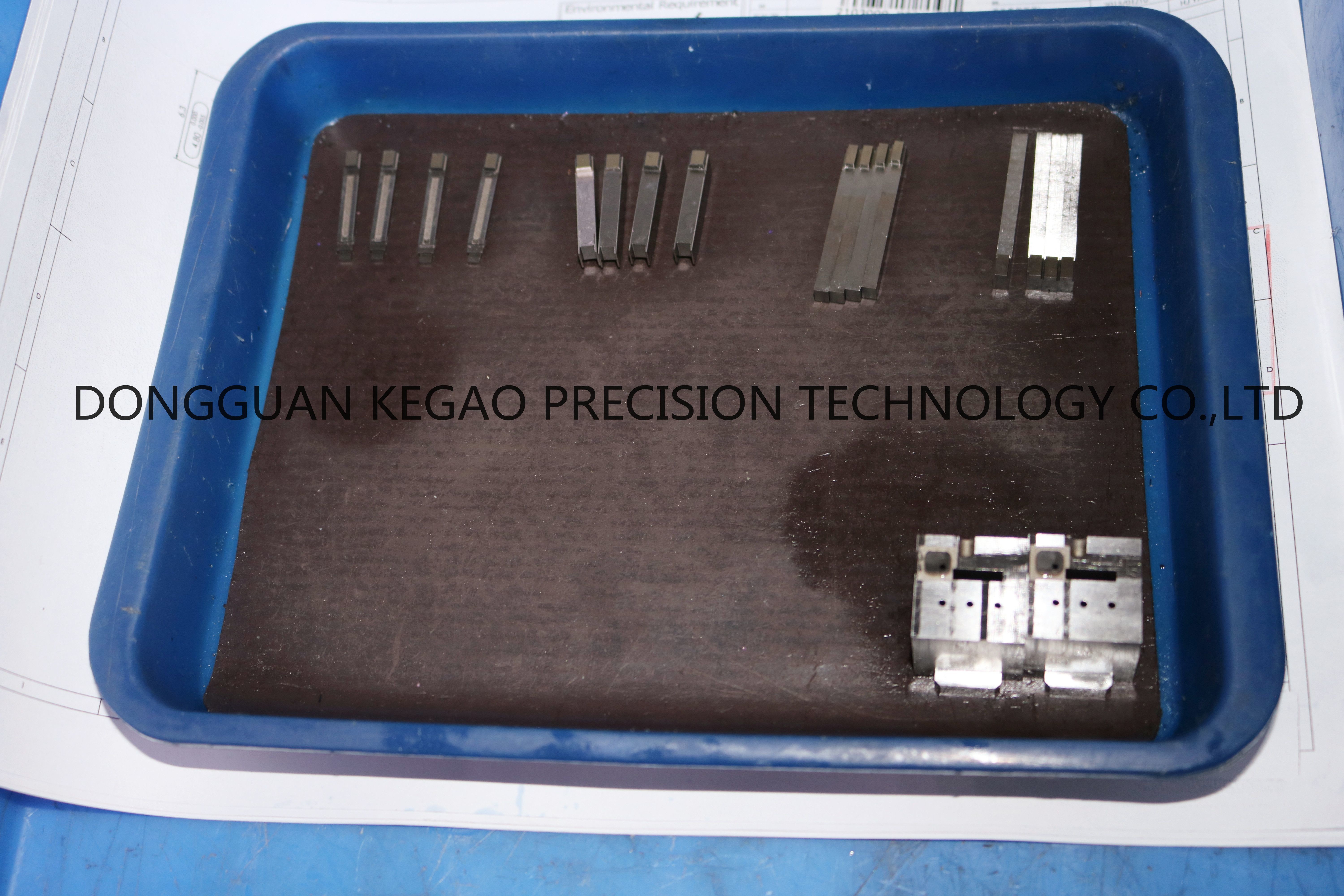 PX4 Automotive Plastic Mould , Inserts In Injection Molding Ra0.6 Finish