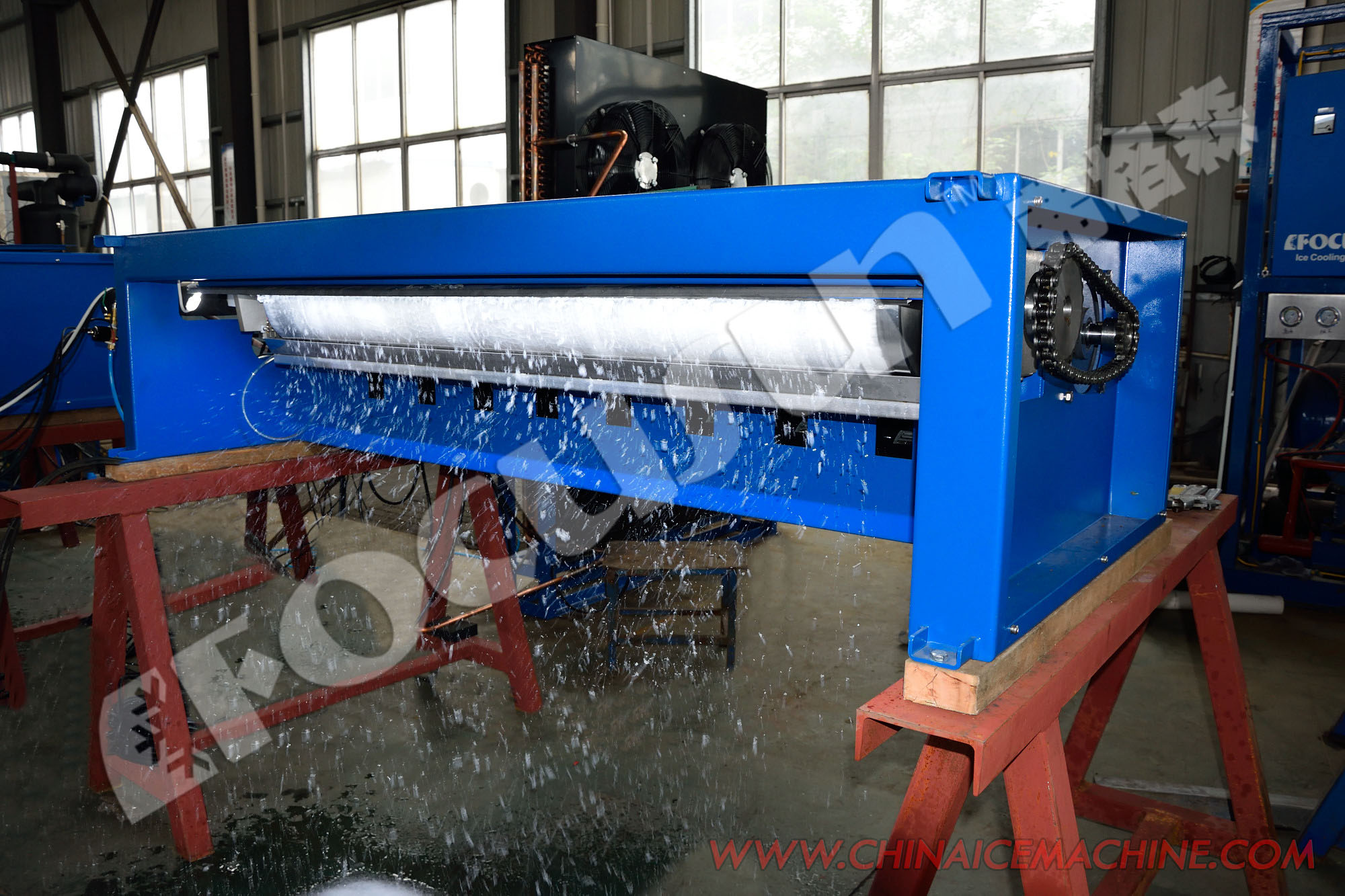 1500kg/24hours White Christmas Snow Making Machine Indoor for Core Components PLC