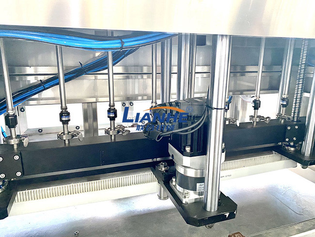 Single Nozzle 380V Liquid Filling Machine Rustproof PLC Control