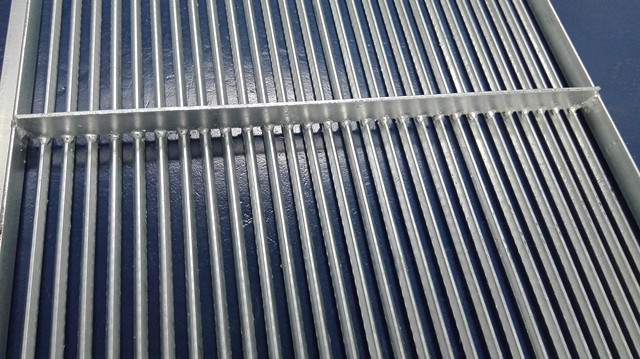 High Strength Hog / Sow Pig Mesh Flooring Hot Dip Galvanized Surface Treatment