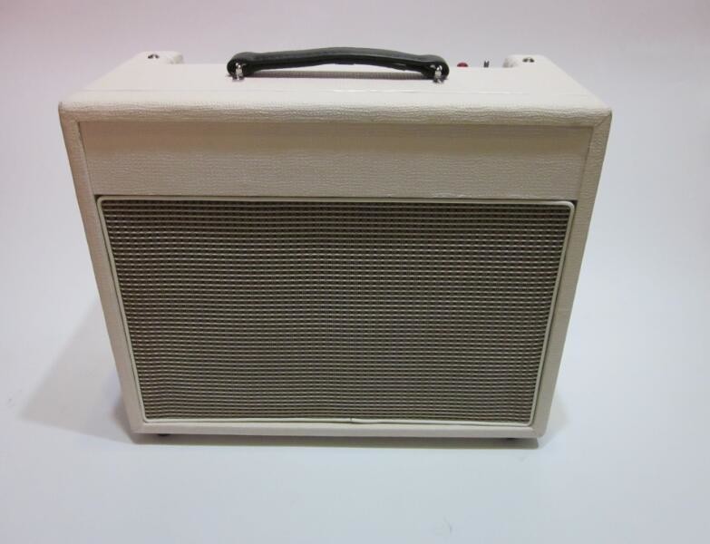 Vox Style Tube Guitar Amplifier Combo 30W 3-Band EQ, Reverb, Presence, Preamp Out, Power AMP in features