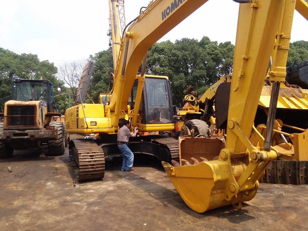 Komatsu excavator PC200-6 PC200-5 PC200-7   used excavator for sale 1.5m3  track excavator isuzu engine minit excavator