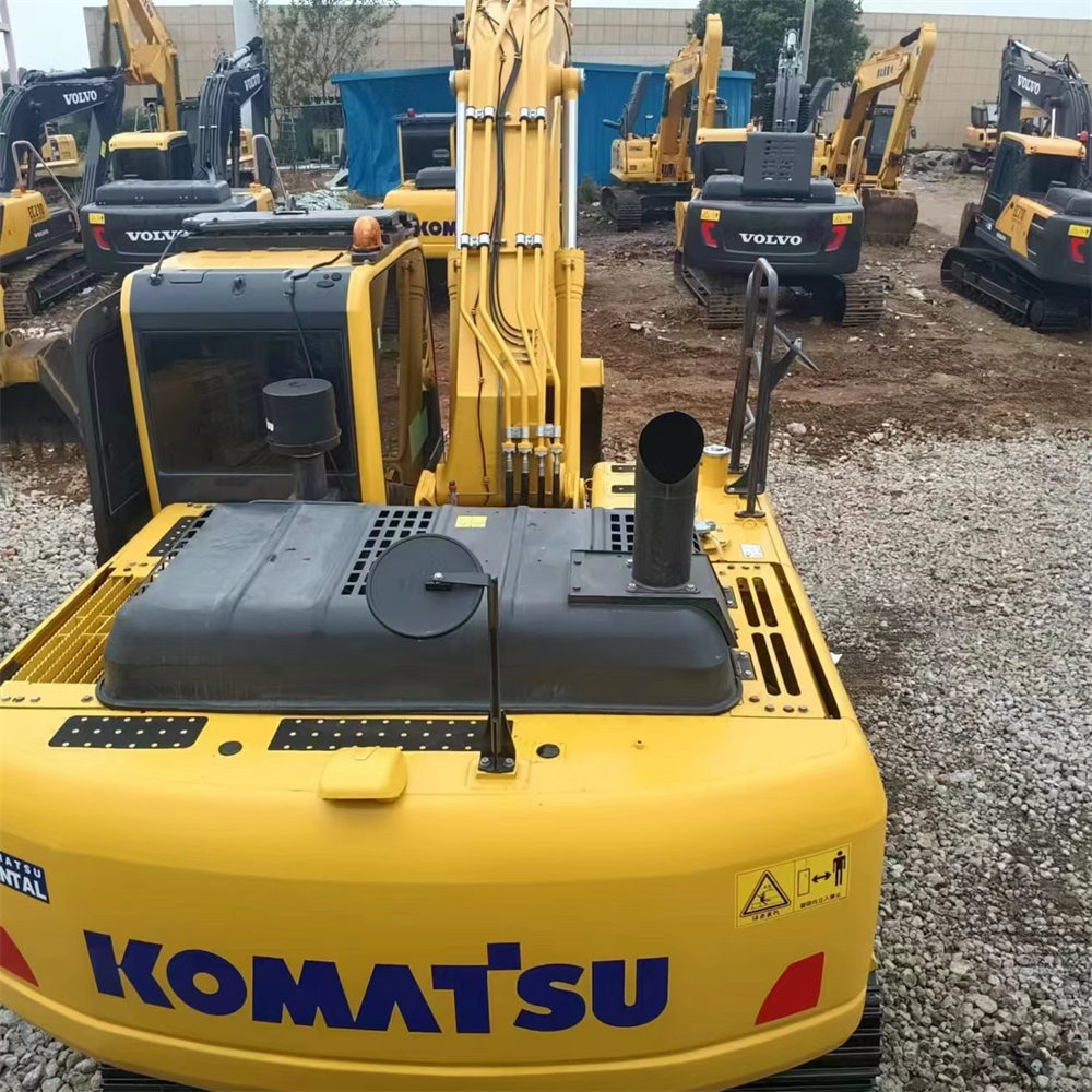 Used Komatsu Hydraulic Excavator PC200 PC200-7 Original Japan