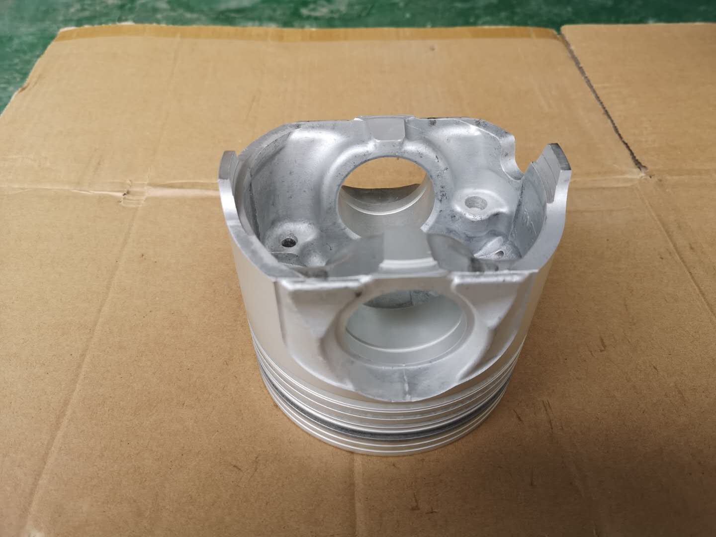 10PE1 ISUZU Engine Parts 1121119260 Circle Combustion Chamber Code 9260 Isuzu Heavy Truck Engine Repair Piston