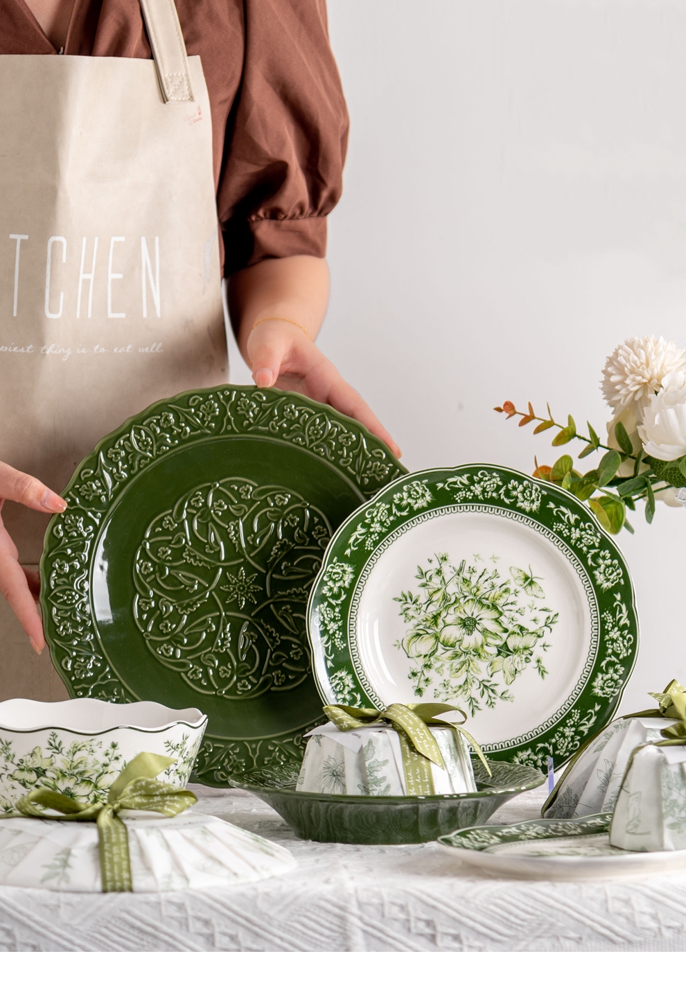 European And British Influence Green Porcelain Dinnerware Set For Sustainable Dining