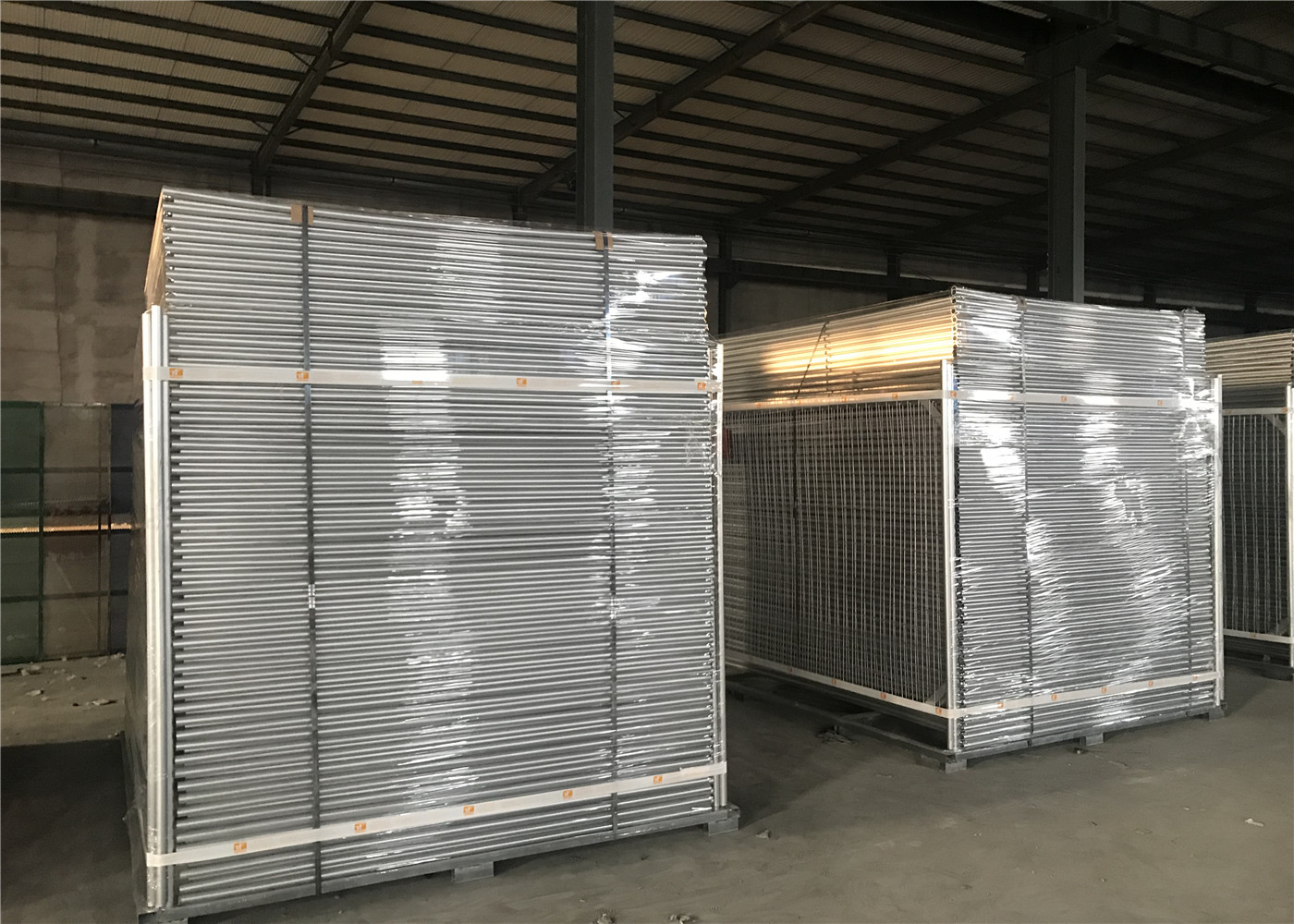 RAL 2009 Interpon powder coated temporary fencing panels OD 28mm x 2.1m x 2.5m panels size meet AS4687-2007