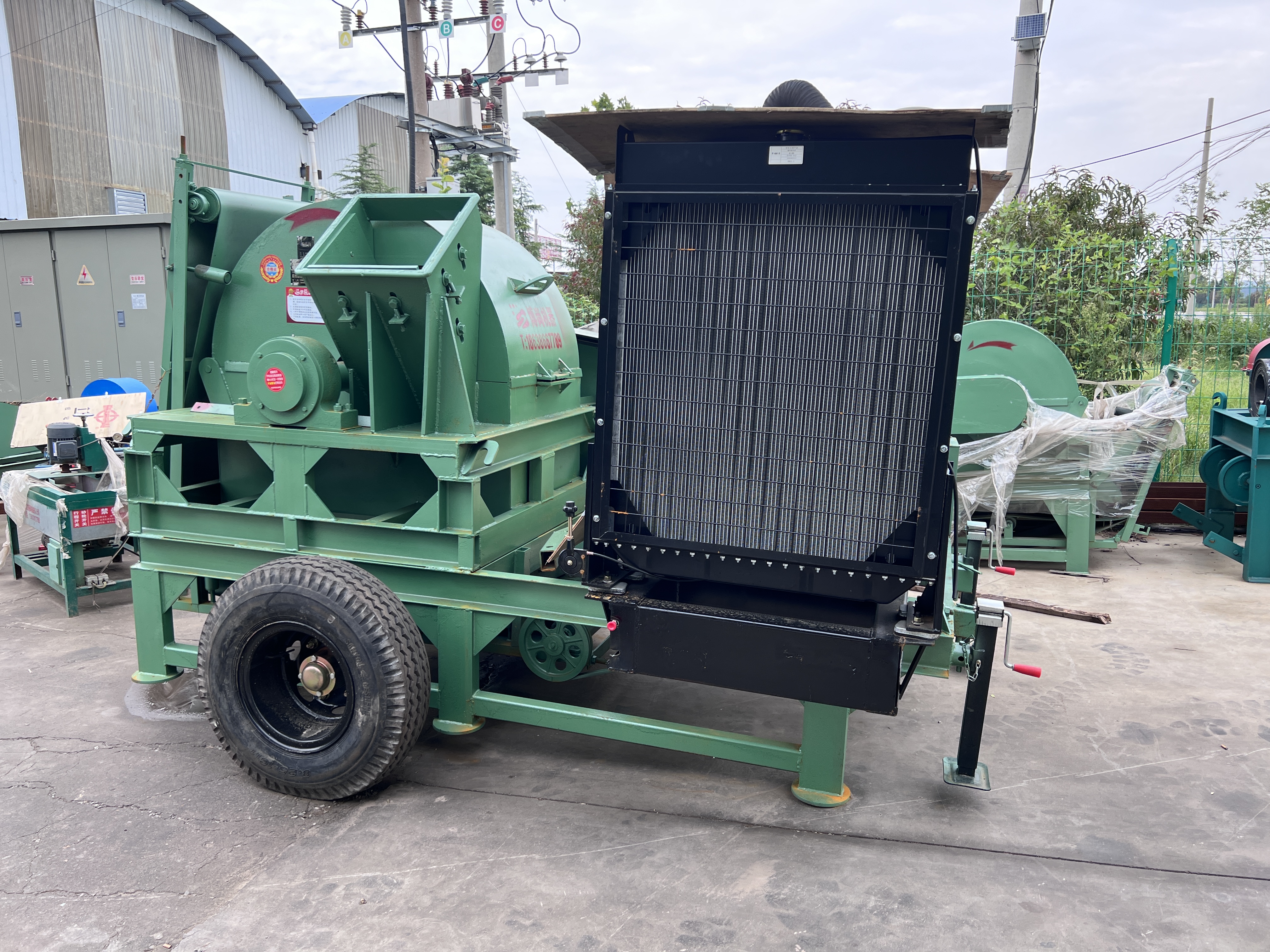 Diesel Engine Wood Crusher Machine Process Wood Logs Into 10mm Chips