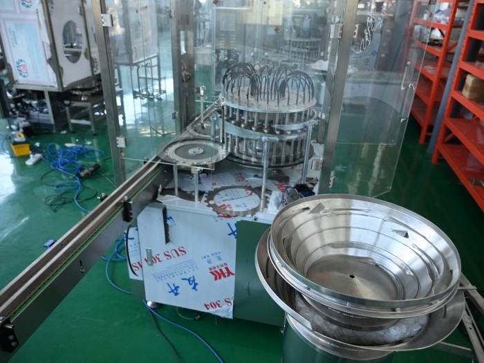 Pharma Stoppering Machine For Glass Vials Plastic PET Bottles Sealing With PLC HMI