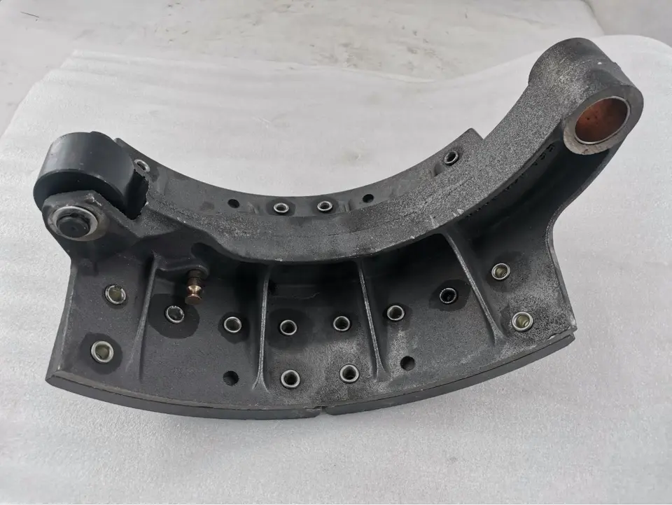AZ7117451221 Brake Shoe Assembly for Sinotruk Howo Heavy Duty Truck Roller Brake Shoes Included Tested