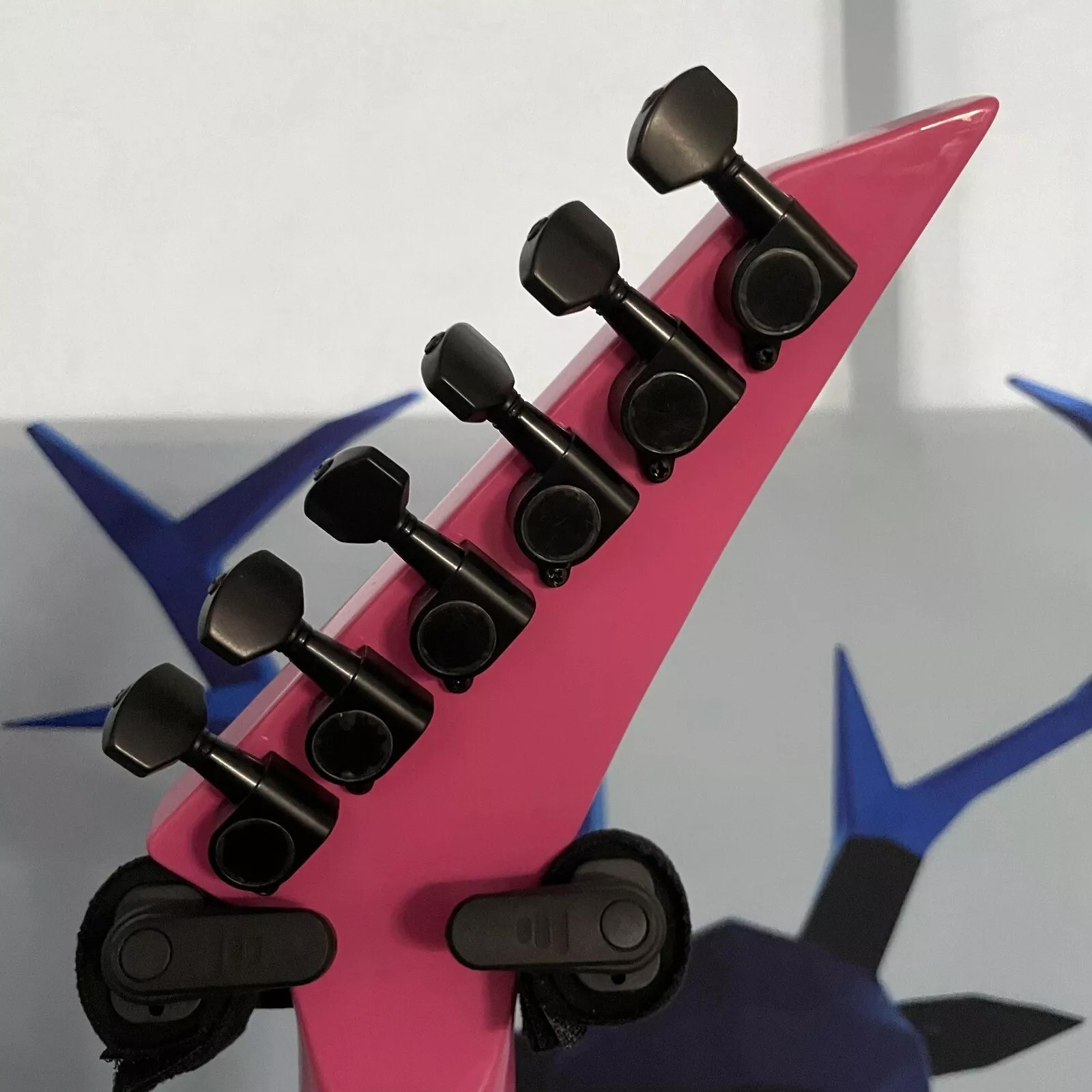 Left-Handed Pink Swallow Tail V Solid Body Electric Guitar Open Pickups 22 Fret