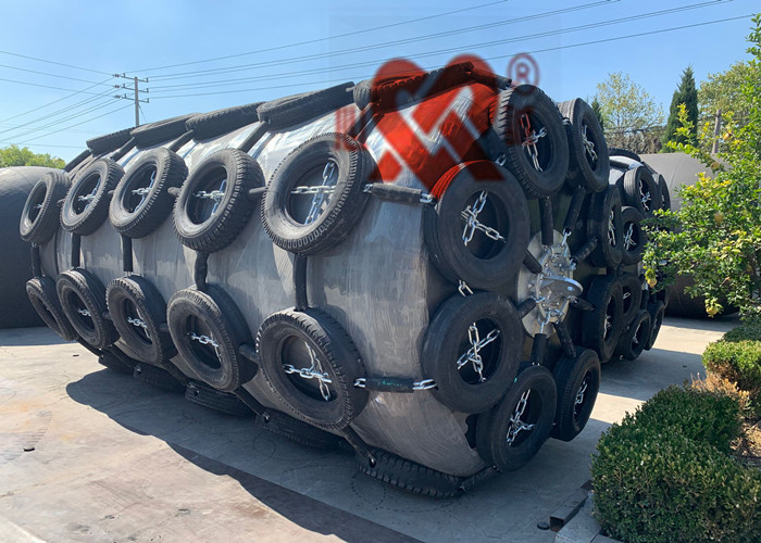 Marine Pneumatic Rubber Fender With Galvanized Chain And Tire