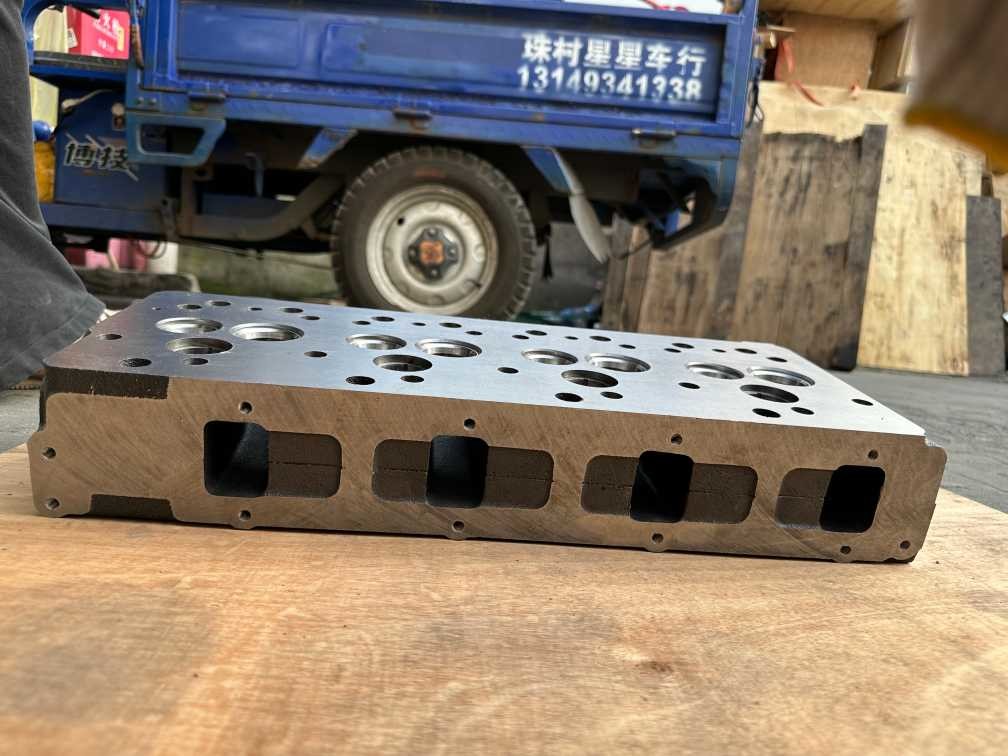6144-11-1112 Komatsu Engine Cylinder Head Engine Model 4d94-2 Material Casting