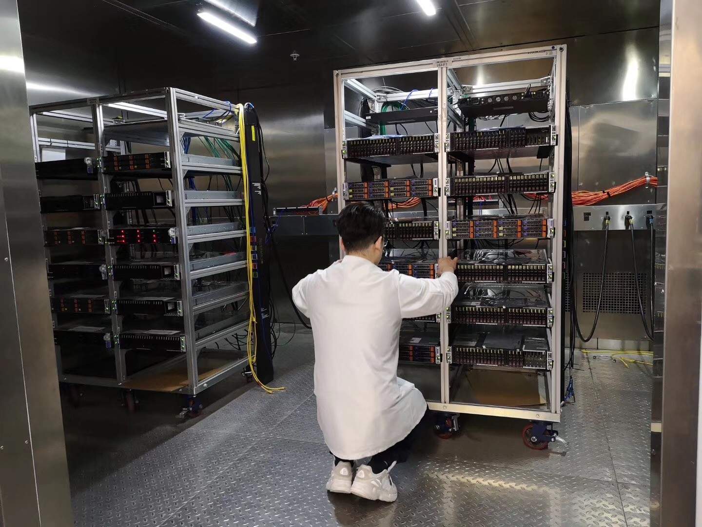 Labs Welded Walk In Chamber With Higher Temperature And Faster Cycling