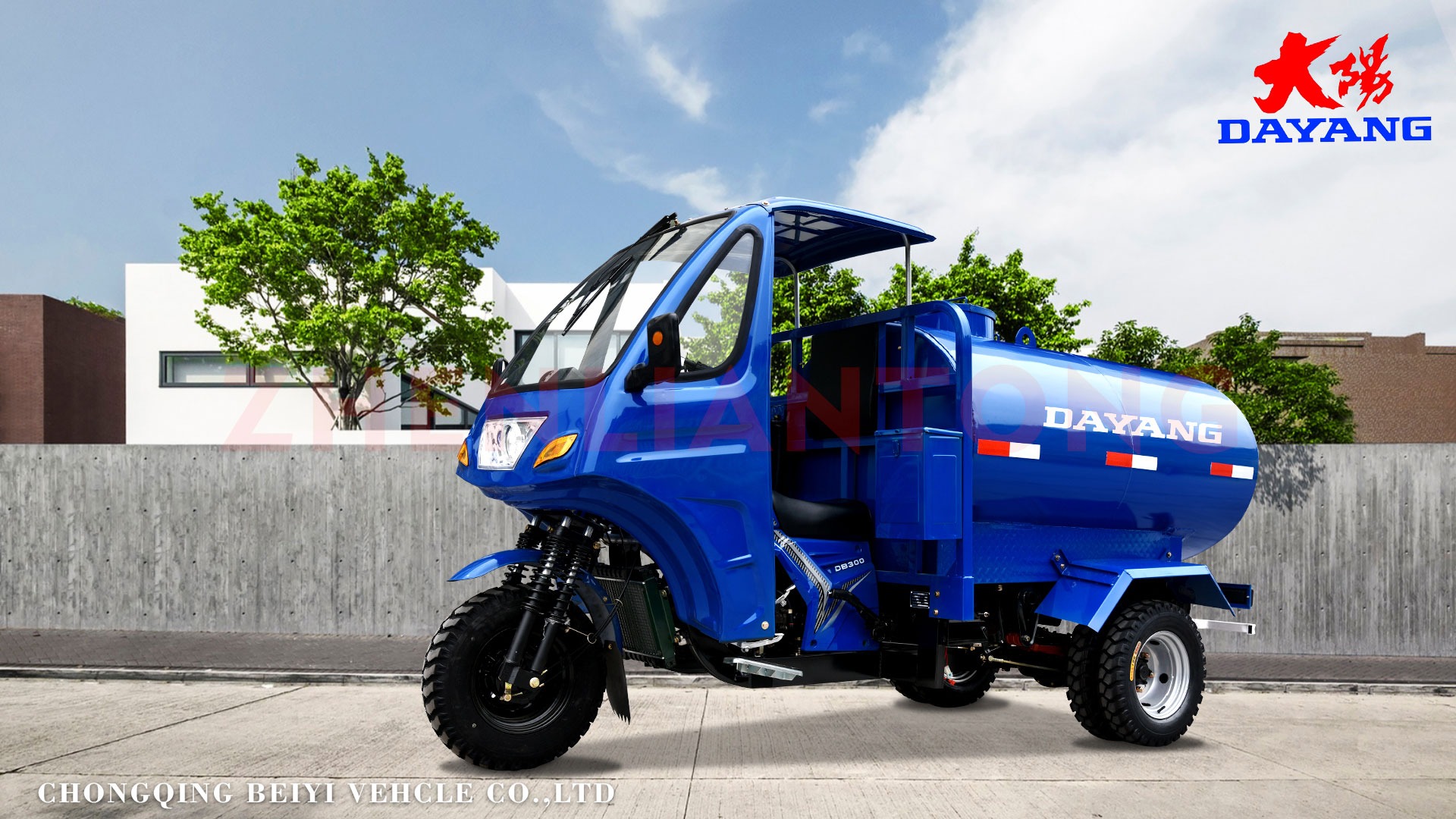 Fuel- 200CC/250CC/300CC Semi Cabin Water Tricycle Bike with 3 Big Wheels and Water Tank