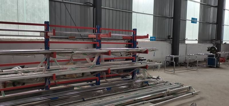 Hydraulic Tipping Machine for Hassle-Free Unloading of Root Vegetables and More