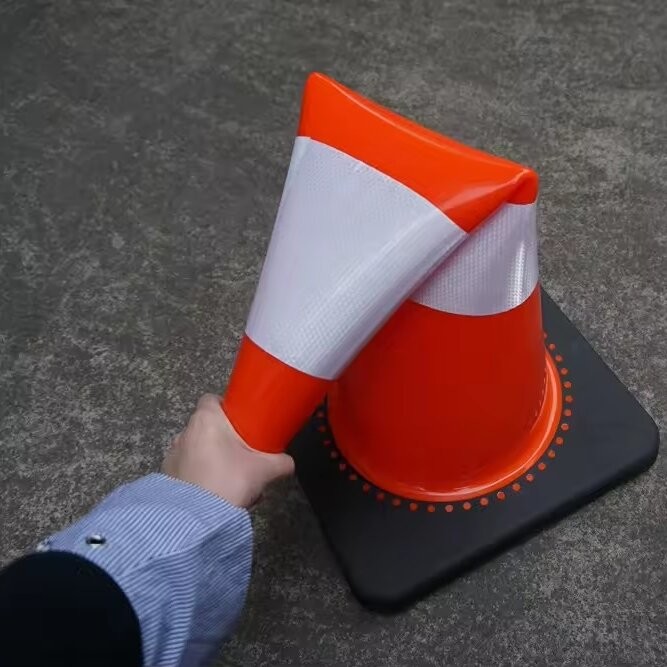 700mm Traffic Cones 28" Black Base PVC Flexible Highway Construction Cones